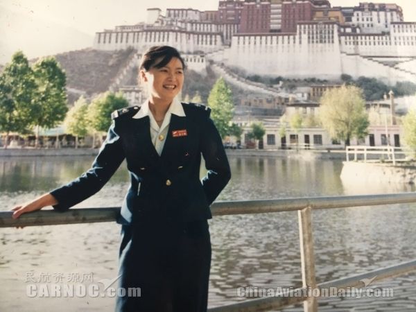 情系藍(lán)天30載 國航主任乘務(wù)長宋志紅光榮退役392315_ 情系藍(lán)天30載 國航主任乘務(wù)長宋志紅光榮退役