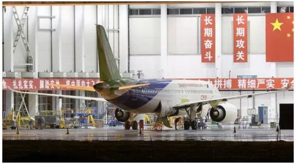 國產(chǎn)大型客機(jī)C919通過首飛技術(shù)評(píng)審397015_ 國產(chǎn)大型客機(jī)C919通過首飛技術(shù)評(píng)審