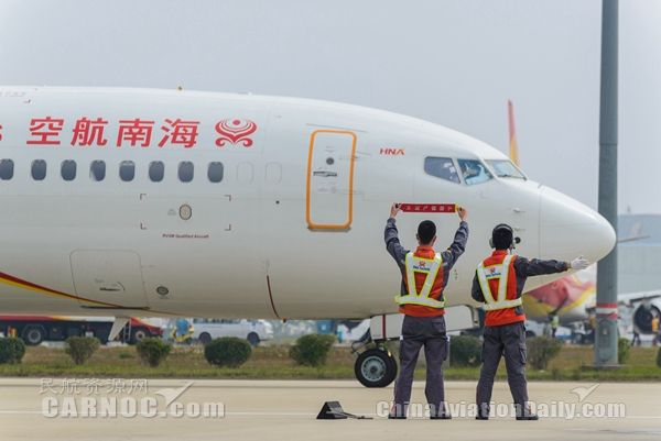 海航技術(shù)為客戶機隊提供保障服務(wù)。海航供圖 海航技術(shù)為客戶機隊提供保障服務(wù)。海航供圖